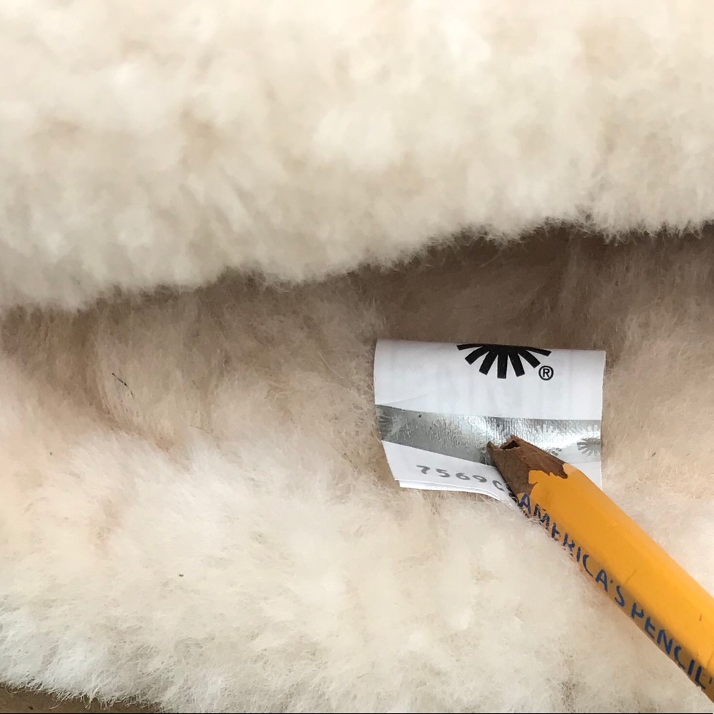 UGG Classic Mini II CNY - Picture 6 of 10